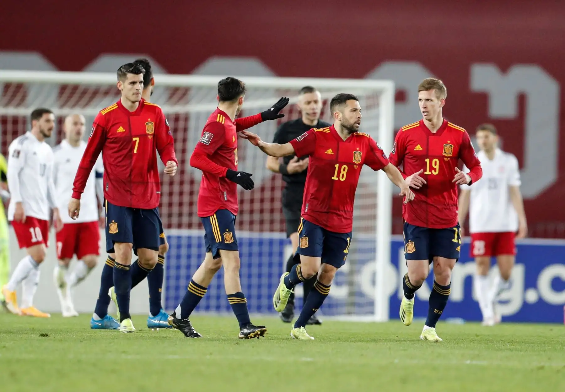 Los jugadores de España celebran tras anotar en el partido de clasificación para la Copa Mundial de la FIFA 2022 entre Georgia y España.
Foto: AFP