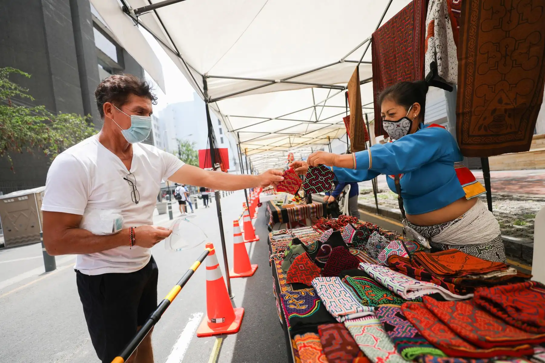 Con el propósito de recuperar espacios públicos para que los ciudadanos desarrollen diferentes actividades deportivas, recreativas y culturales, la Municipalidad Metropolitana de Lima vuelve a implementar el programa "Al Damero de Pizarro sin carro".
Foto: Municipalidad de Lima