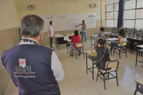 El personal de la ODPE Arequipa 1 capacitó a más de 2,000 miembros de mesa en la jornada de capacitación presencial, mientras que la ODPE Arequipa 2 asesoró a más de 1,300 personas que tendrán a su cargo el proceso electoral de abril.