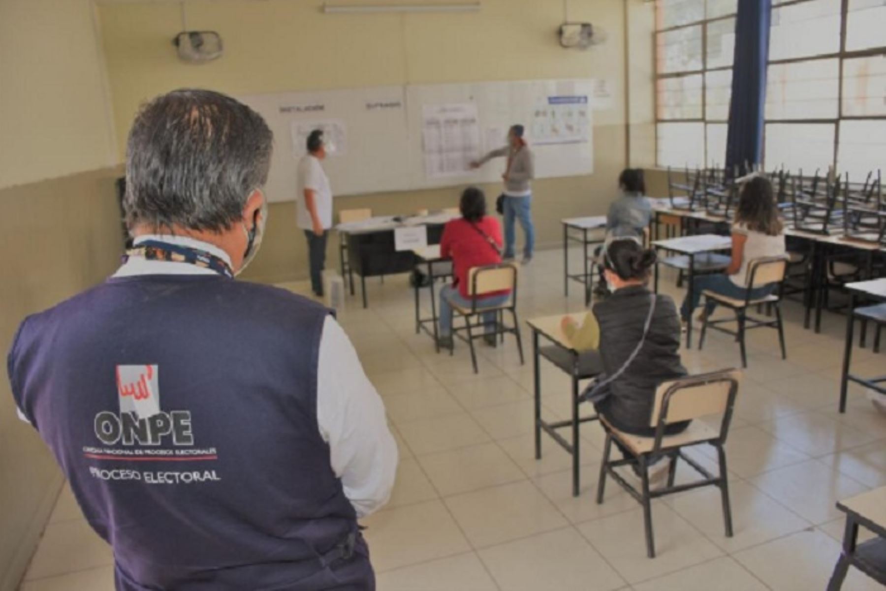El personal de la ODPE Arequipa 1 capacitó a más de 2,000 miembros de mesa en la jornada de capacitación presencial, mientras que la ODPE Arequipa 2 asesoró a más de 1,300 personas que tendrán a su cargo el proceso electoral de abril.