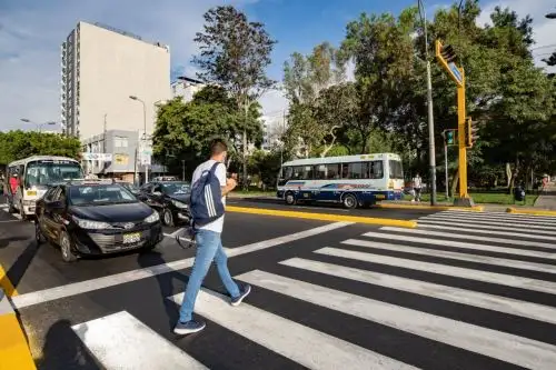 Municipalidad de lima culminó mantenimiento de pistas en la Av. César Canevaro en lince