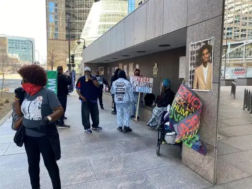 Video de la muerte de Floyd protagoniza el comienzo del juicio a expolicía.