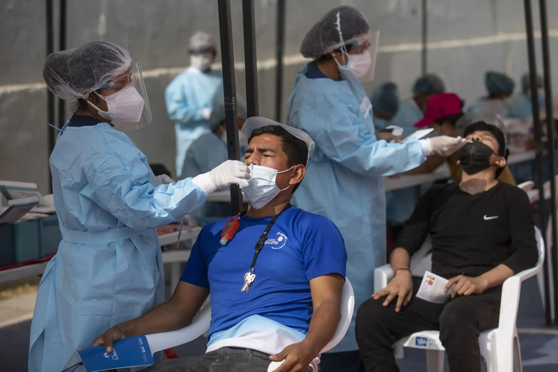 La Municipalidad de Lima, a través de Sisol Salud, llegó esta mañana a la losa deportiva en la Zona "J" de Huaycán, en Ate, para realizar pruebas de descarte covid-19. Foto: ANDINA/MML