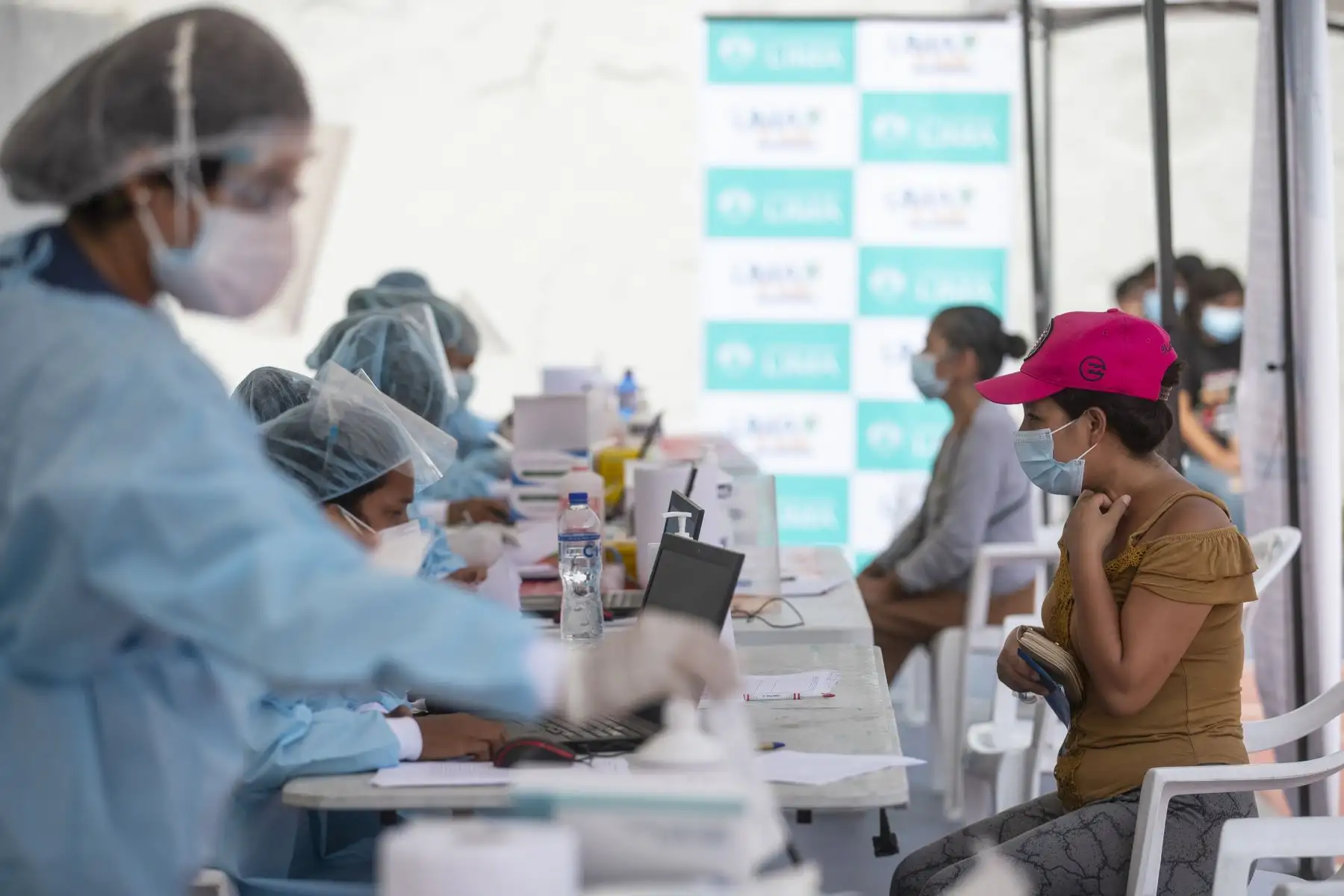 La Municipalidad de Lima, a través de Sisol Salud, llegó esta mañana a la losa deportiva en la Zona "J" de Huaycán, en Ate, para realizar pruebas de descarte covid-19. Foto: ANDINA/MML