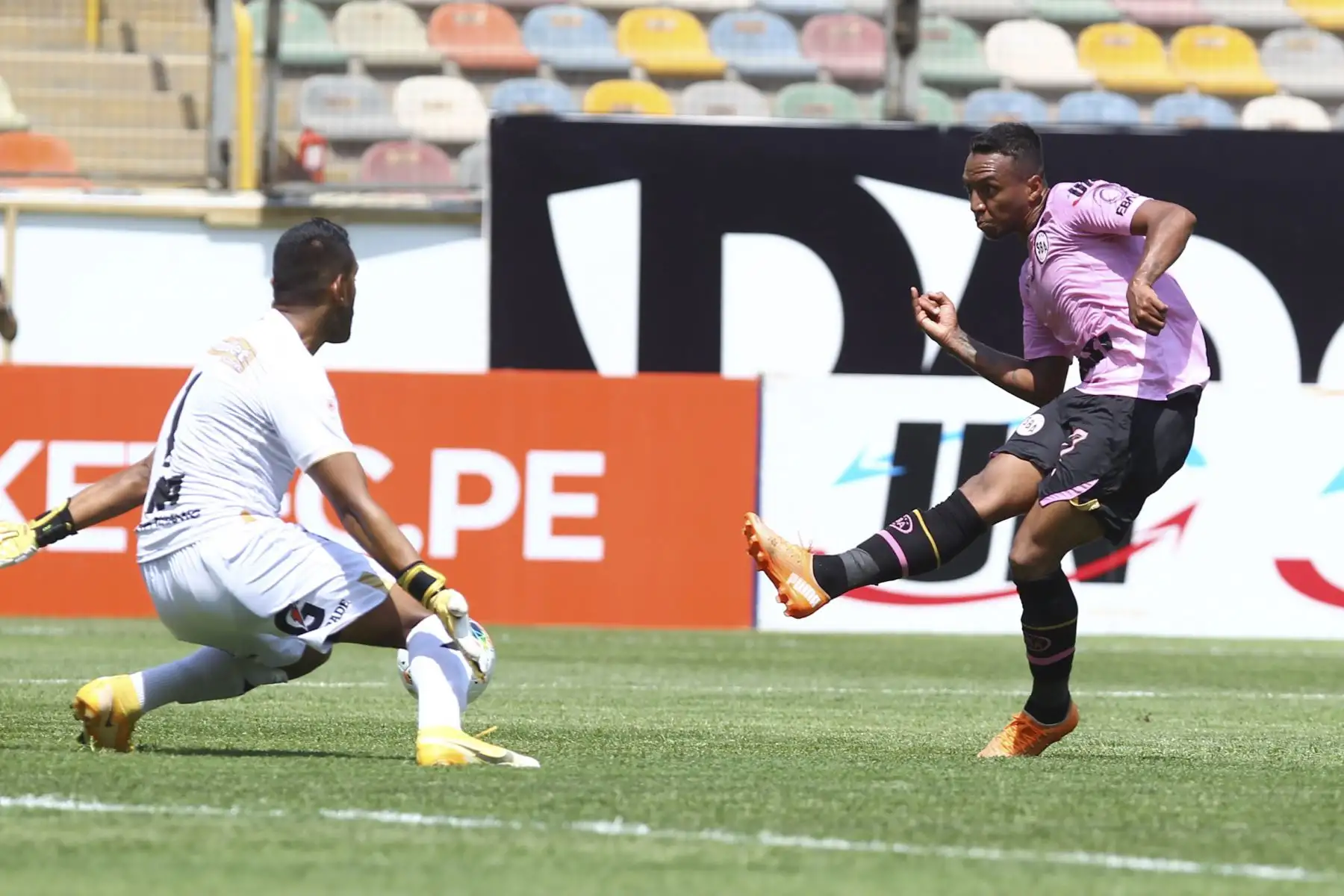 Joao Villamarín anota el segundo gol para Sport Boys ante Binacional por la tercera jornada de la Liga 1, en el estadio Alejandro Villanueva. Foto: Liga 1