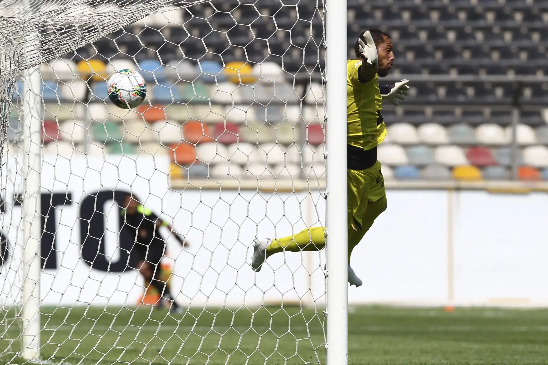Johan Arango anota el descuento para Binacional ante Sport Boys por la tercera jornada de la Liga 1, en el estadio Alejandro Villanueva. Foto: Liga 1
