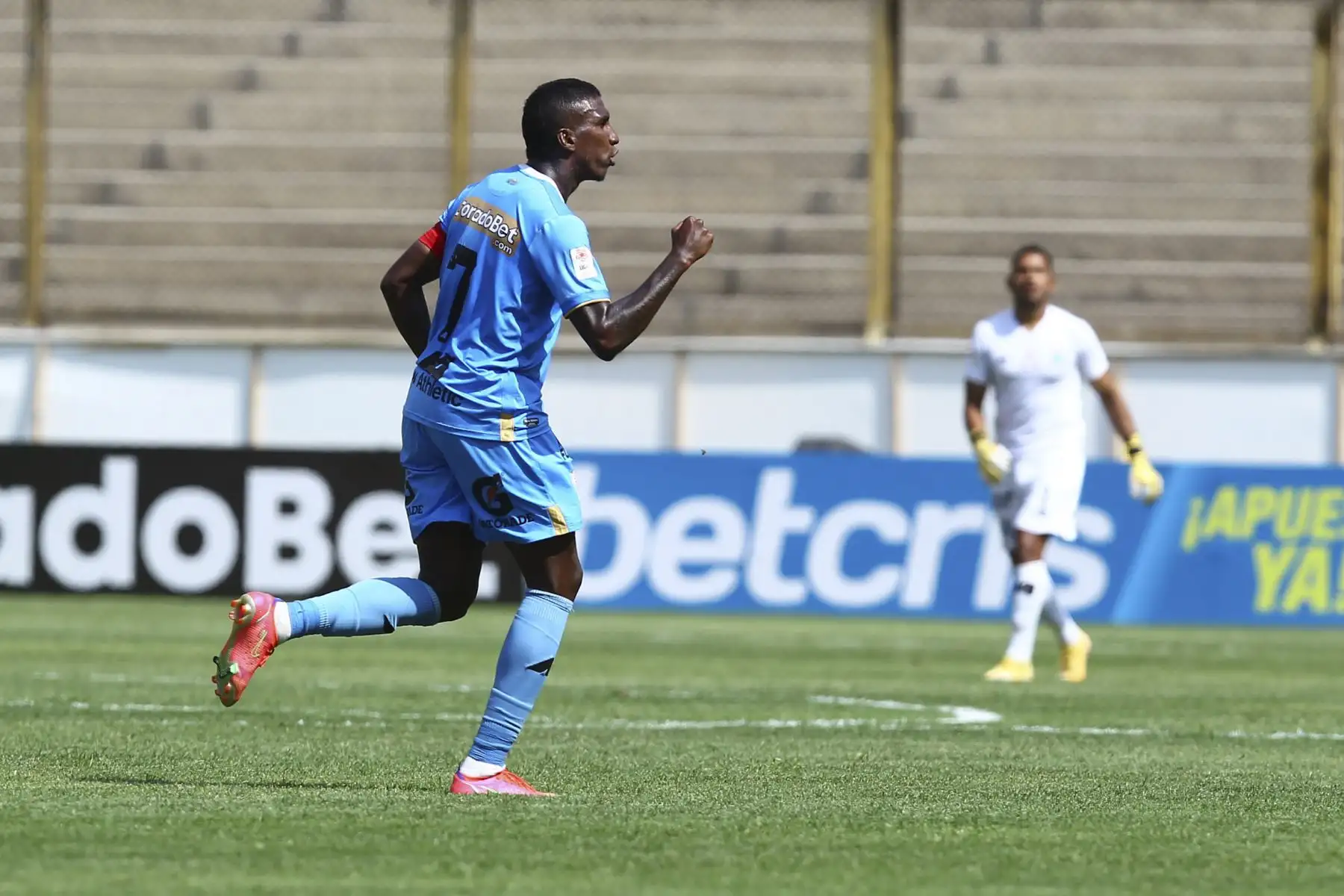 Johan Arango anota el descuento para Binacional ante Sport Boys por la tercera jornada de la Liga 1, en el estadio Alejandro Villanueva. Foto: Liga 1