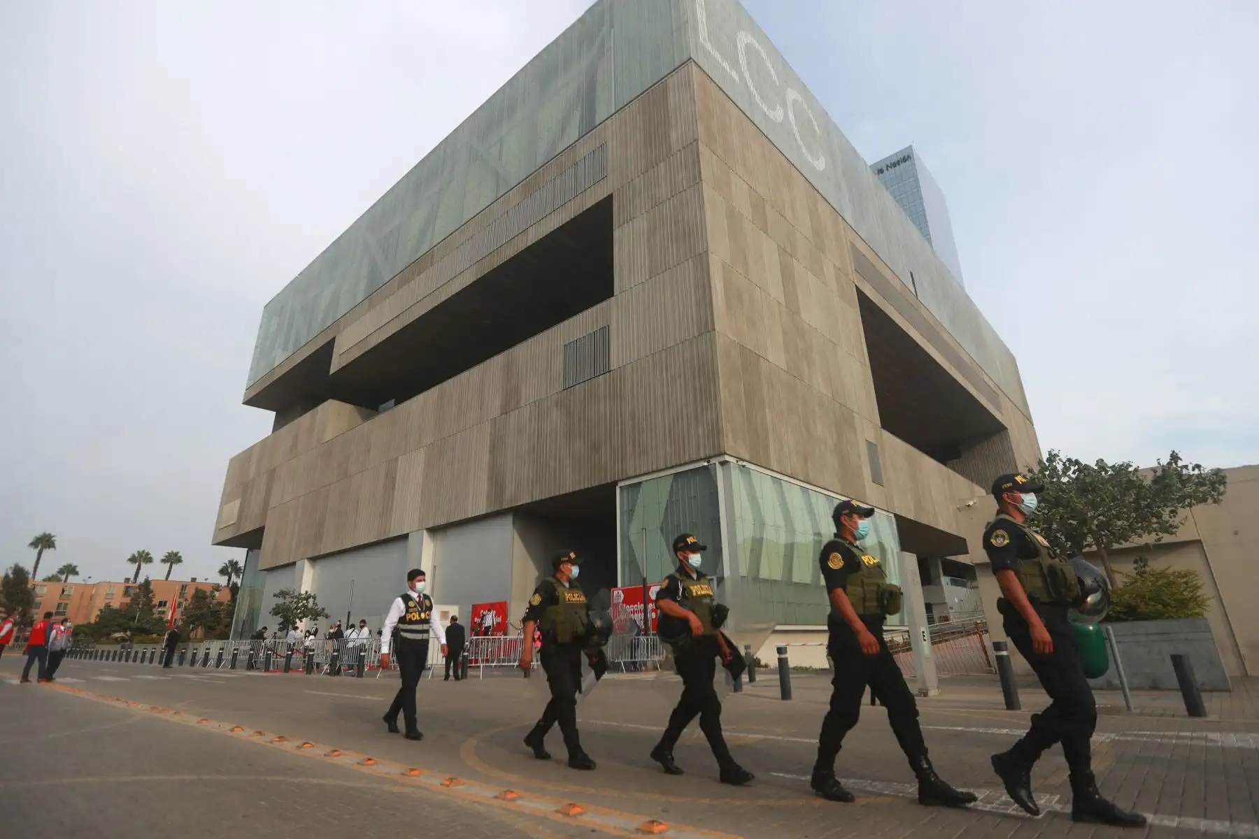 Exteriores del Centro de Convenciones de Lima, donde se realizará el debate de los candidatos presidenciales, organizado por el Jurado Nacional de Elecciones. Foto: ANDINA/Carla Patiño Ramírez