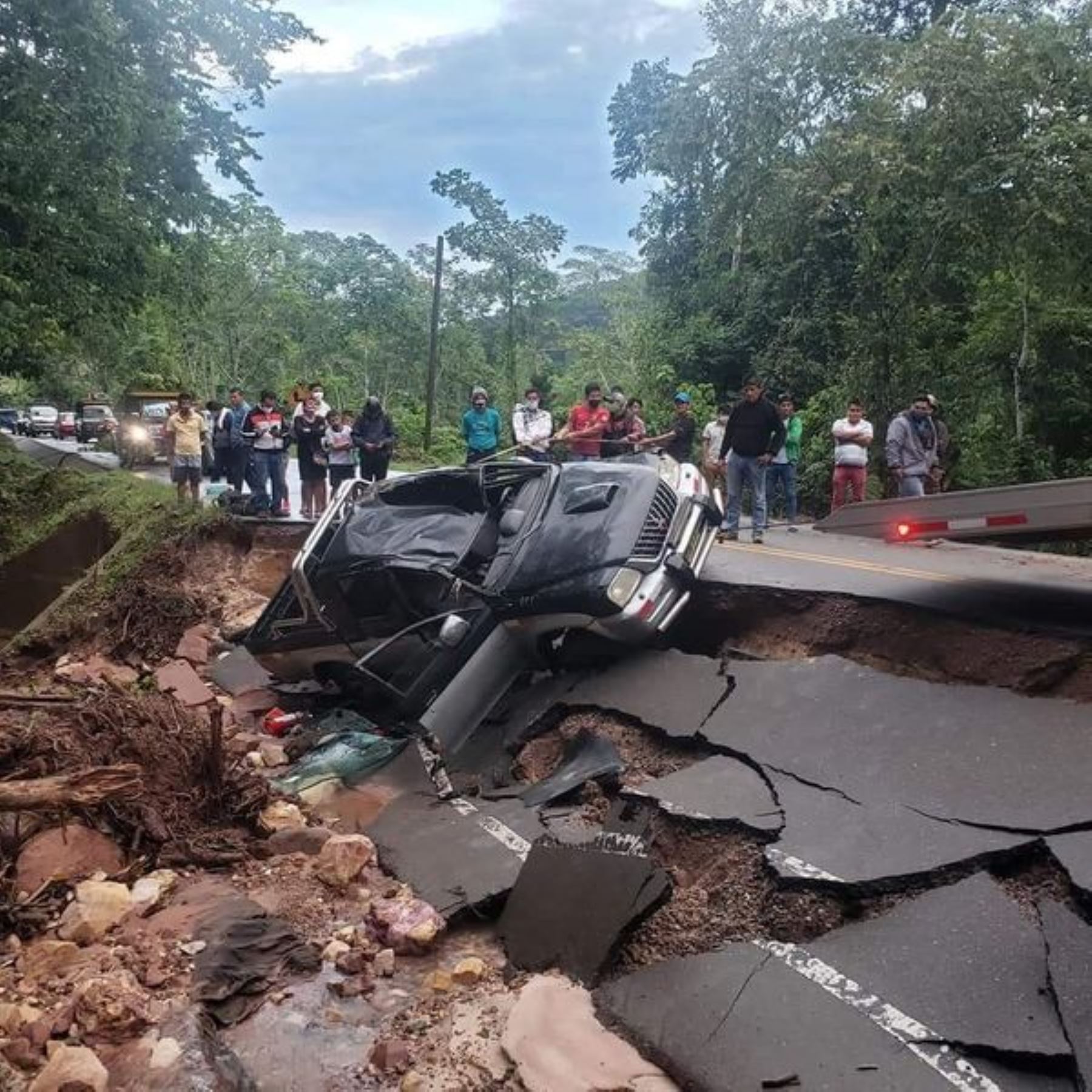 colapsan tramos de la carretera Fernando Belaunde Terrry debido a lluvias