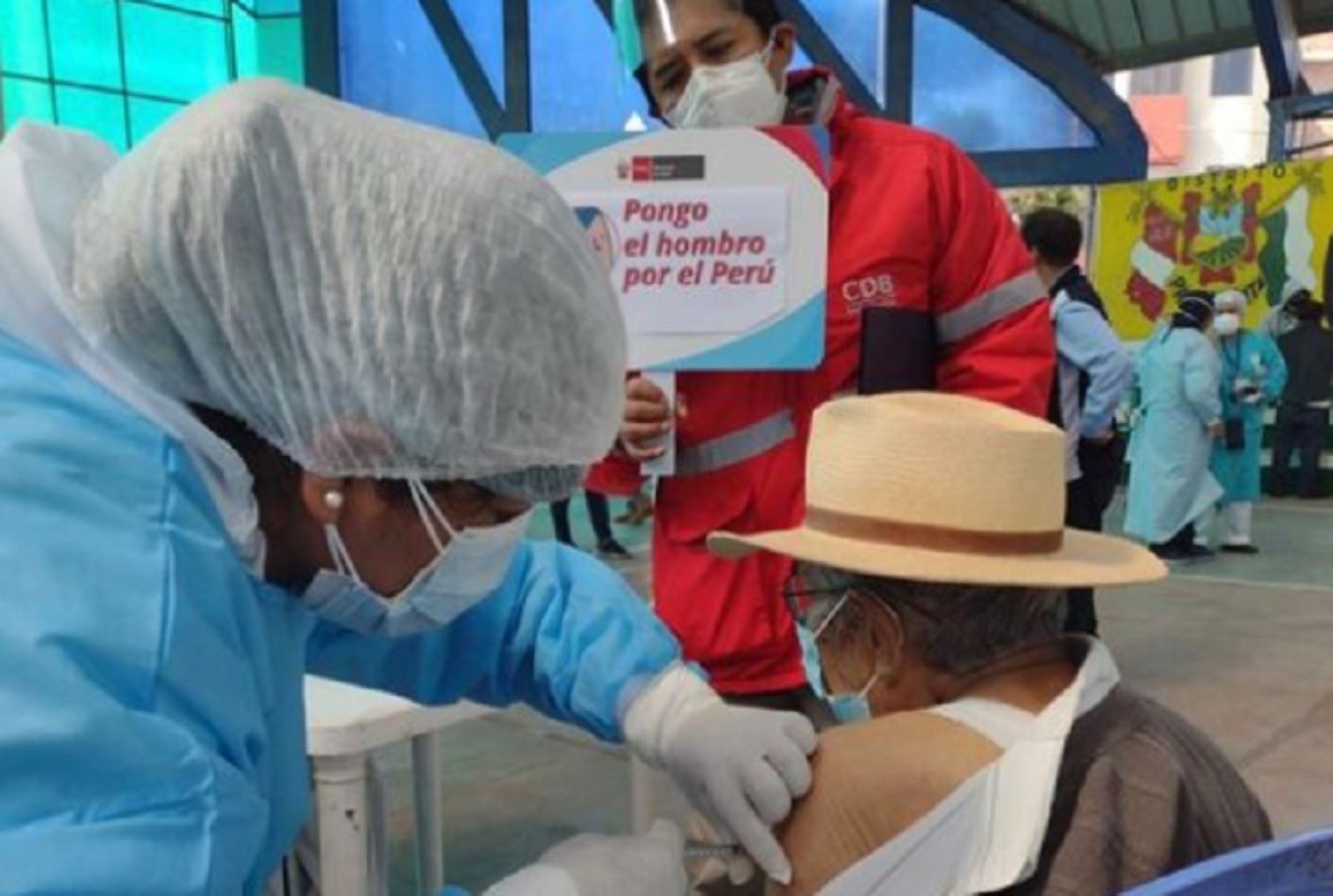 Un total de 1,710 adultos mayores con 80 a más años de edad fueron vacunados satisfactoriamente en dos distritos de la provincia de Arequipa con las dosis de los laboratorios Pfizer. Foto: Minsa