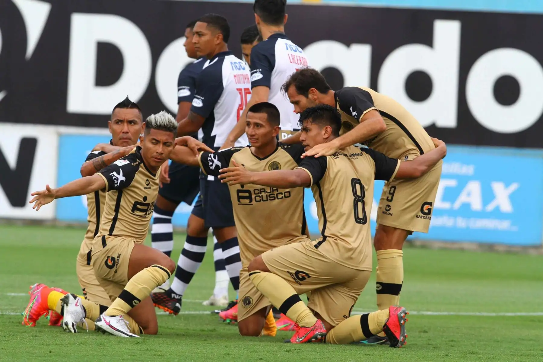 Mauricio Montes de Cusco FC anota el 1-0 ante Alianza Lima por la Liga 1, en el estadio Alberto Gallardo. Foto: Liga 1