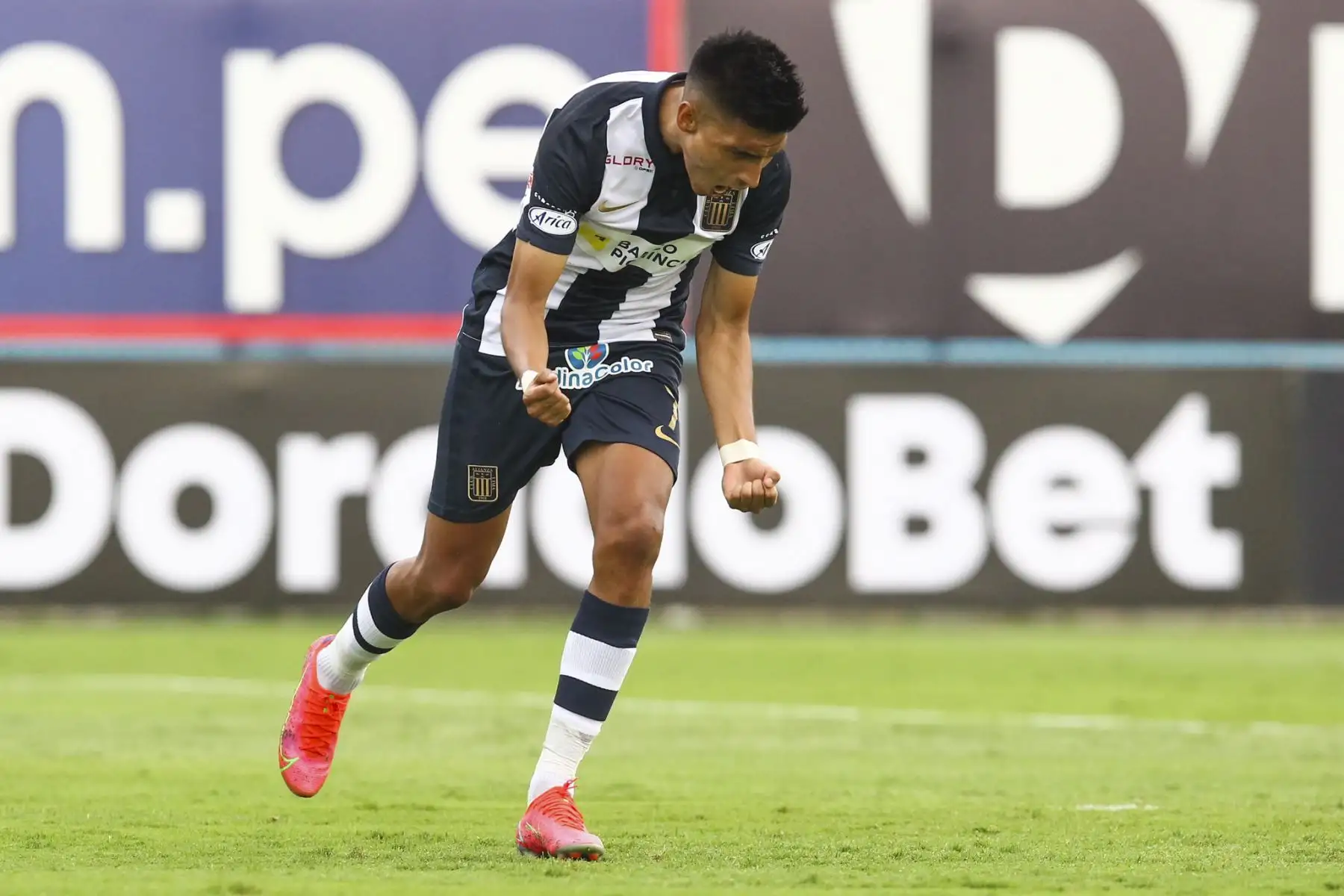 José Manzaneda de Alianza Lima marca el 1-1 ante Cusco FC por la Liga 1, en el estadio Alberto Gallardo. Foto: Liga 1