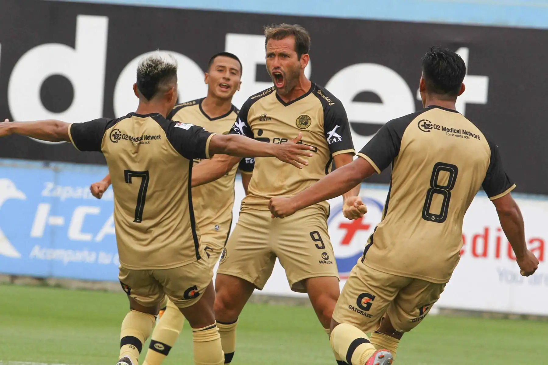 Mauricio Montes de Cusco FC anota el 1-0 ante Alianza Lima por la Liga 1, en el estadio Alberto Gallardo. Foto: Liga 1