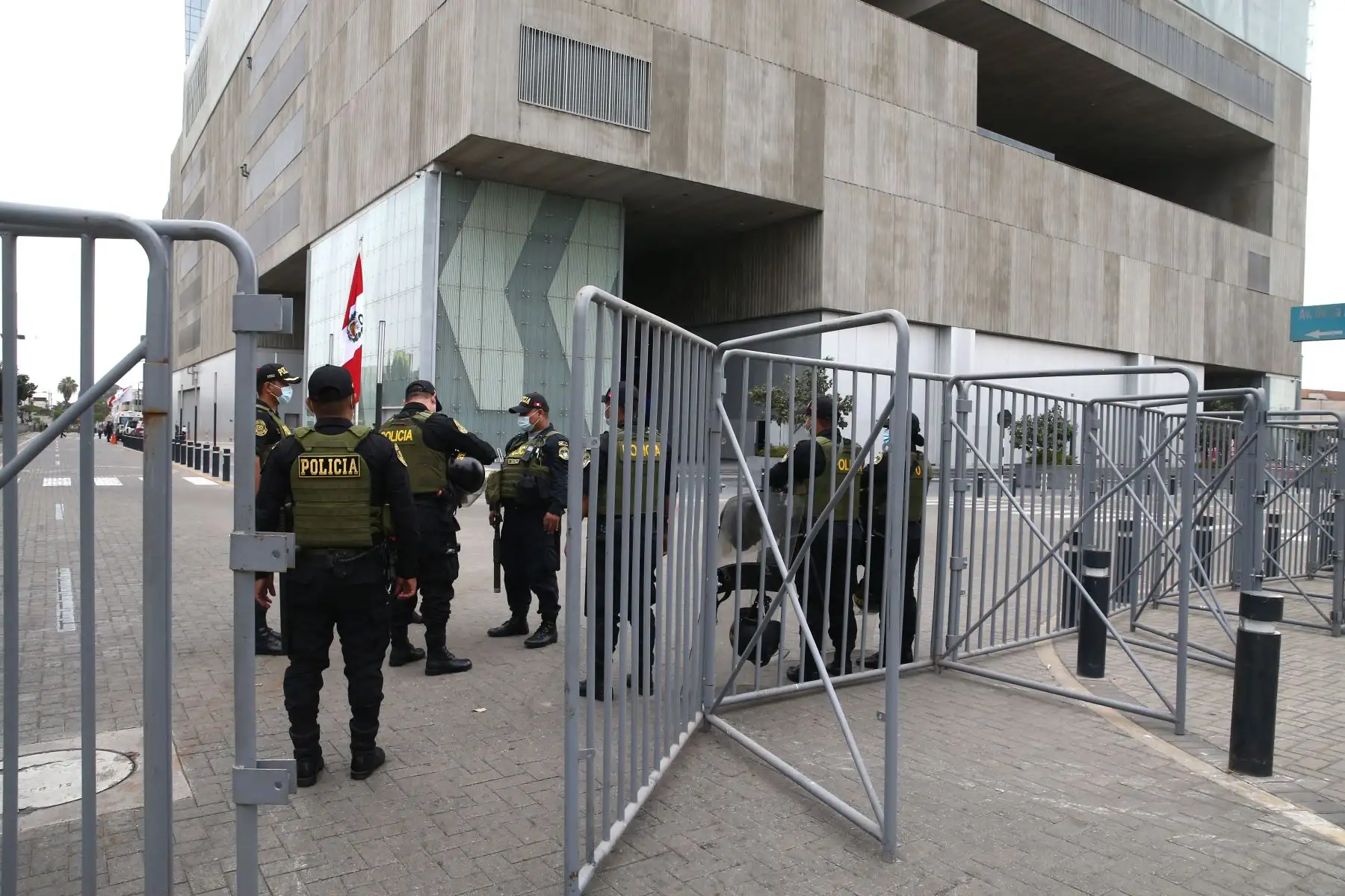 Exteriores del Centro de Convenciones de Lima, donde se realizará el debate de los candidatos presidenciales, organizado por el Jurado Nacional de Elecciones. 
Foto: ANDINA/Vidal Tarqui