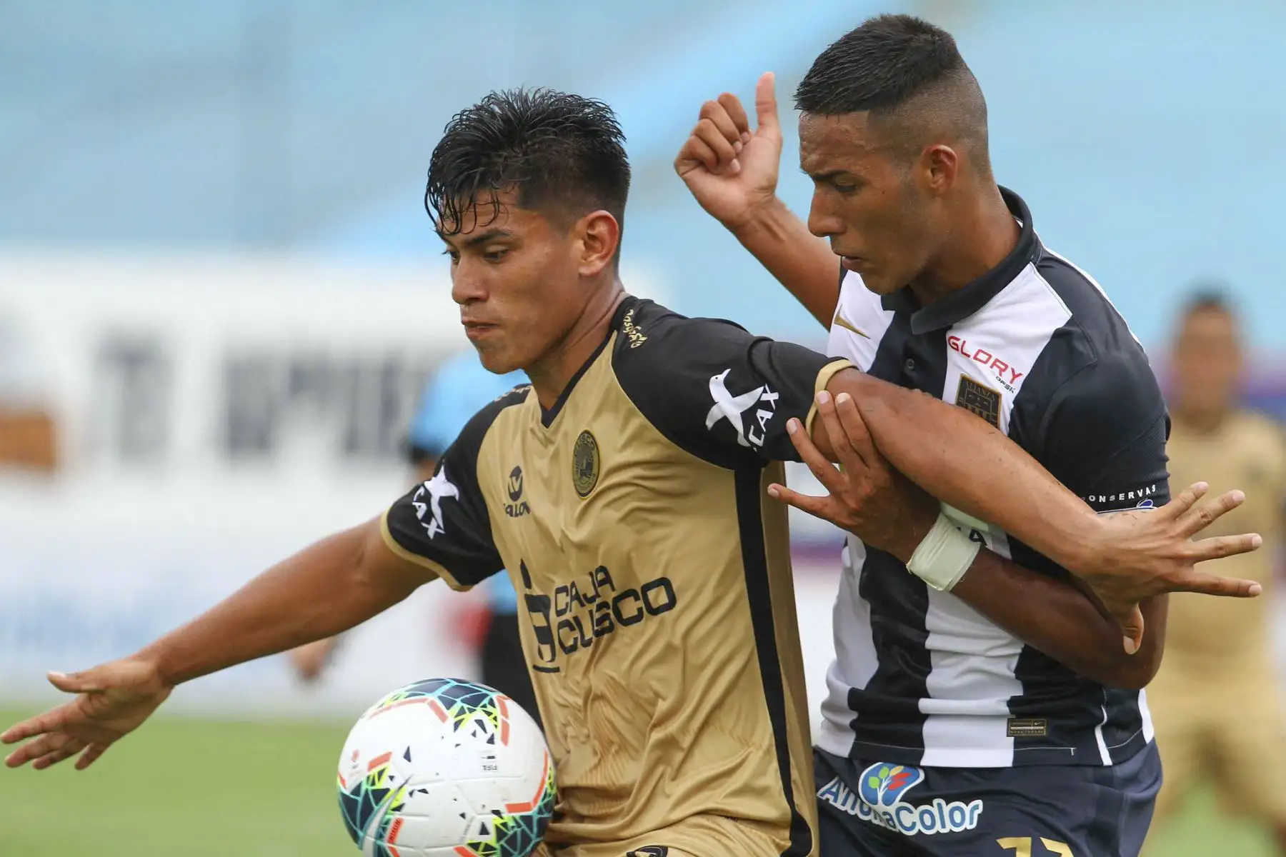 Alianza Lima choca ante Cusco FC durante partido por la Liga 1, en el estadio Alberto Gallardo. Foto: Liga 1
