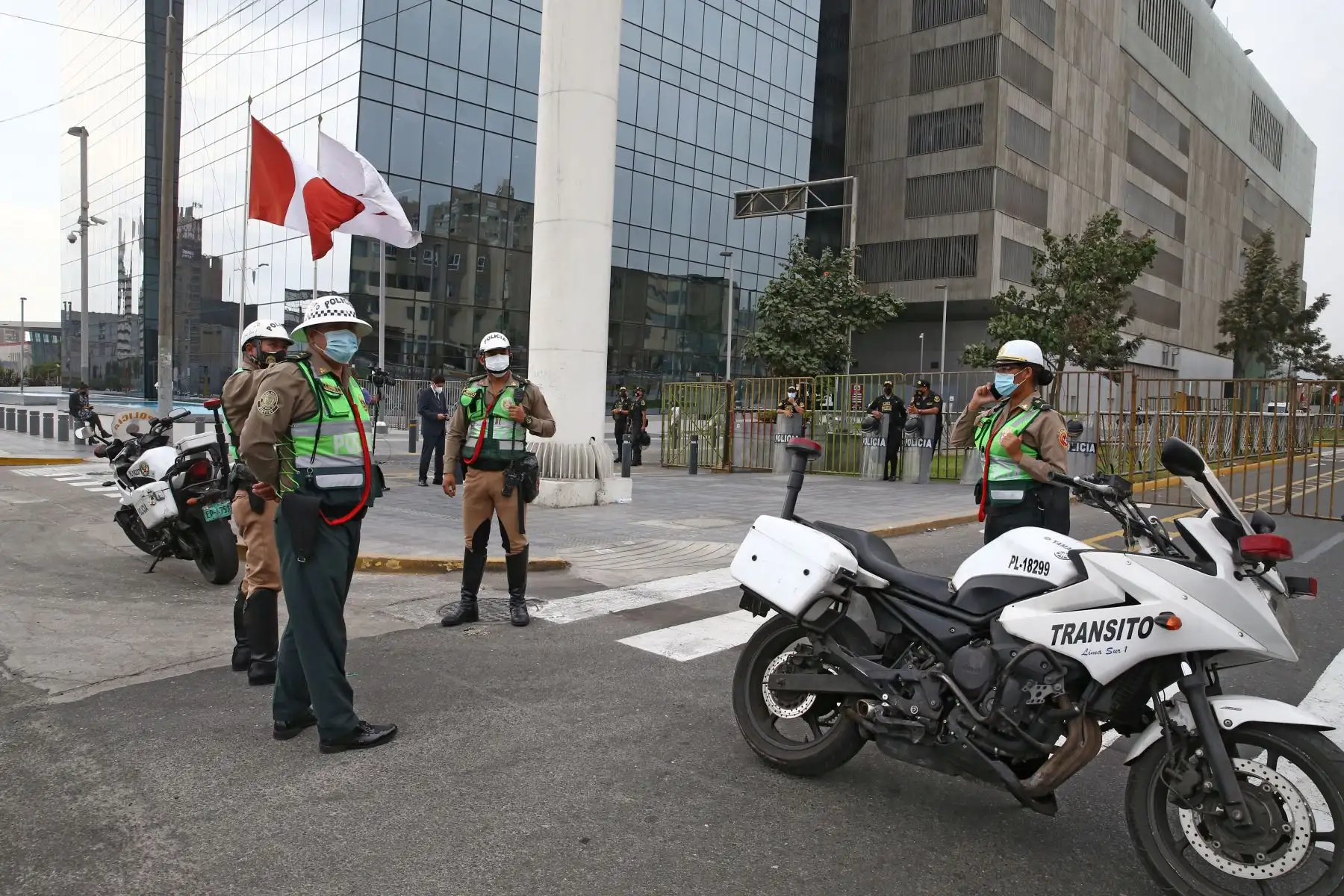 Exteriores del Centro de Convenciones de Lima, donde se realizará el debate de los candidatos presidenciales, organizado por el Jurado Nacional de Elecciones. 
Foto: ANDINA/Vidal Tarqui