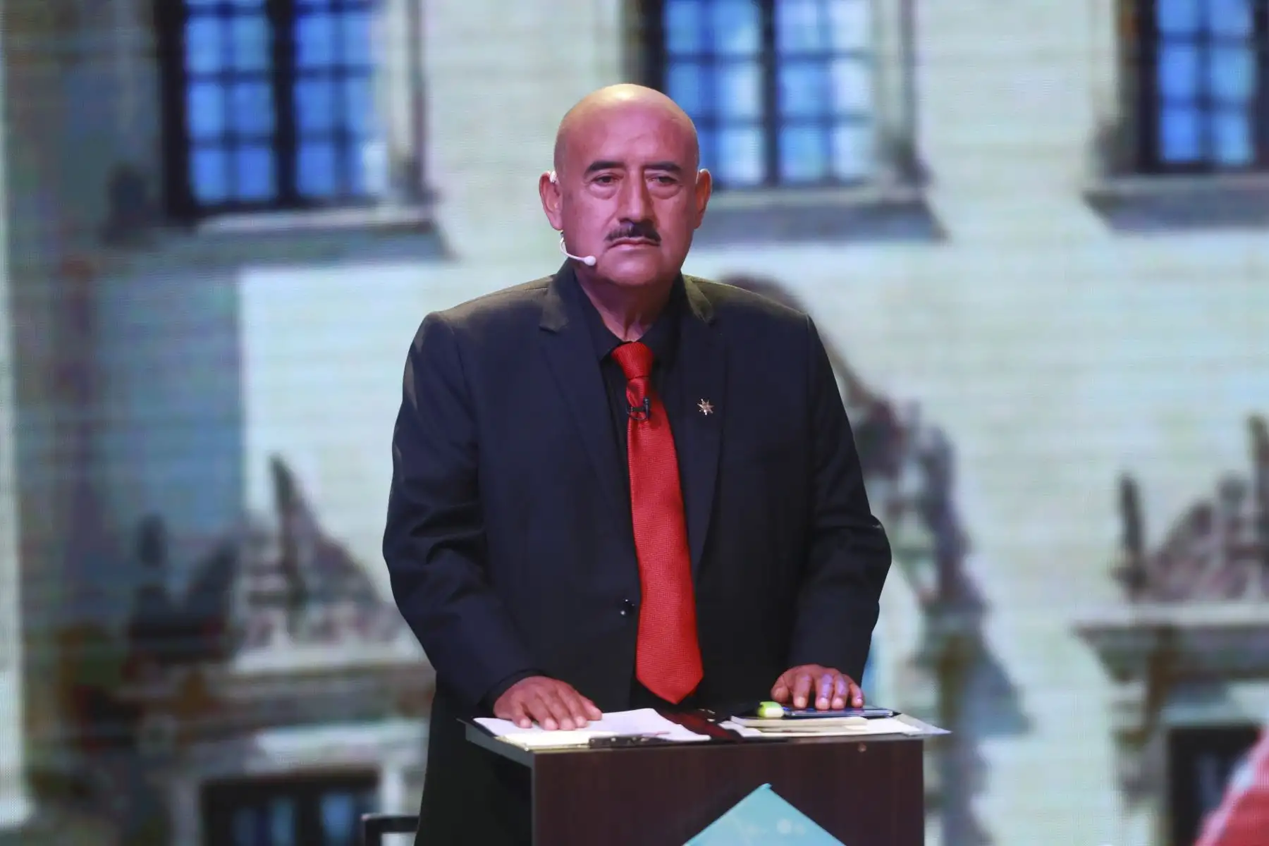 Andrés Alcantara,  de Democracia Directa,  participa en la segunda fecha del debate de candidatos presidenciales organizado por el Jurado Nacional de Elecciones (JNE), previo a los comicios generales del 11 de abril. 
Foto: ANDINA/Carla Patiño Ramírez