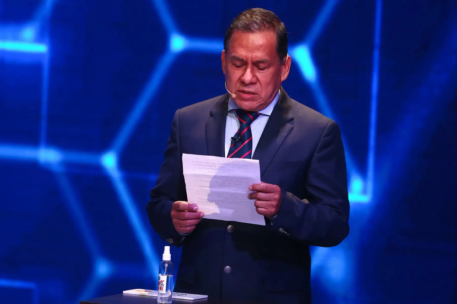 José Vega, de Unión por el Perú,  participa en la segunda fecha del debate de candidatos presidenciales organizado por el Jurado Nacional de Elecciones (JNE), previo a los comicios generales del 11 de abril. Foto: ANDINA/Vidal Tarqui