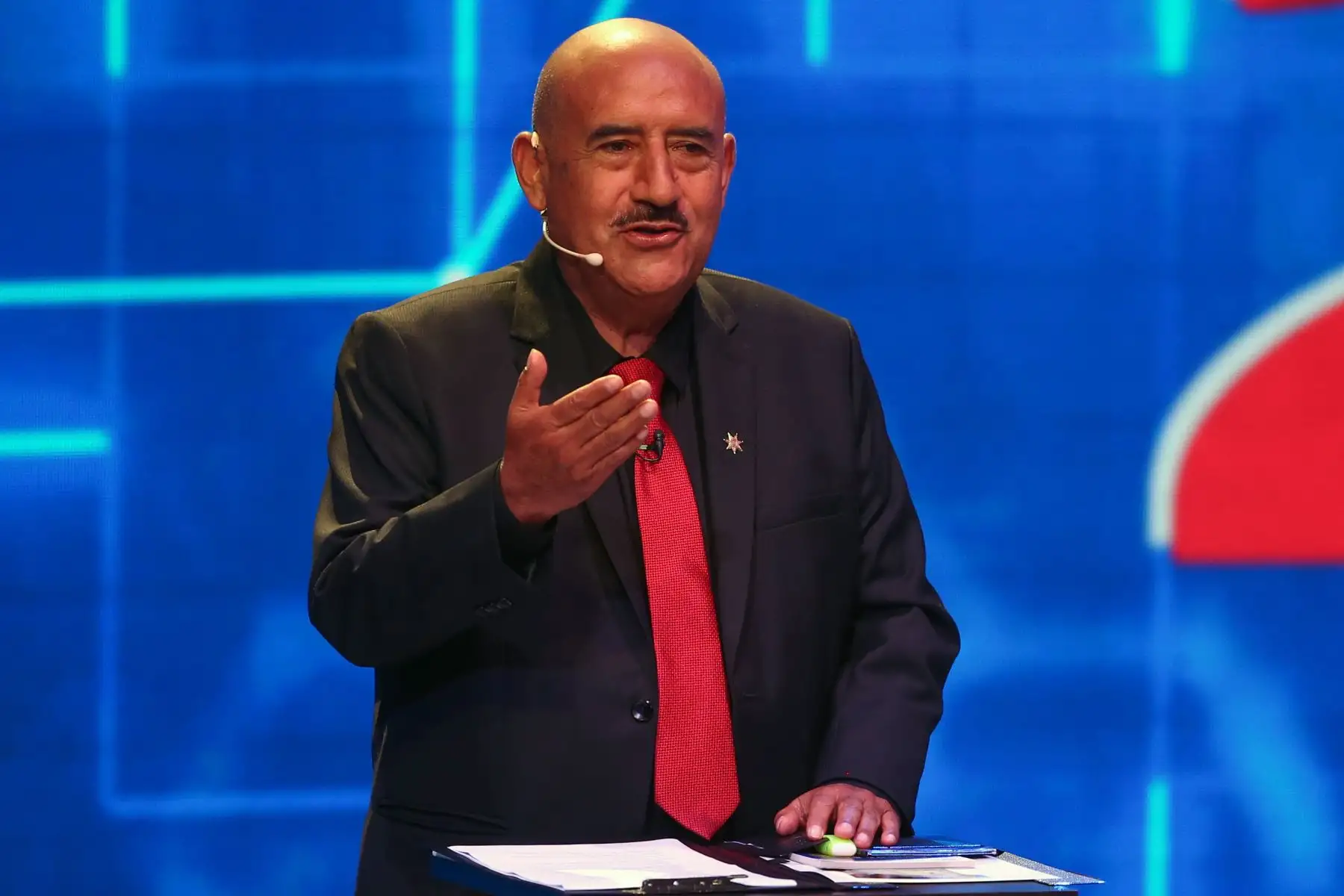 Andrés Alcantara,  de Democracia Directa,  participa en la segunda fecha del debate de candidatos presidenciales organizado por el Jurado Nacional de Elecciones (JNE), previo a los comicios generales del 11 de abril. Foto: ANDINA/Carla Patiño Ramírez