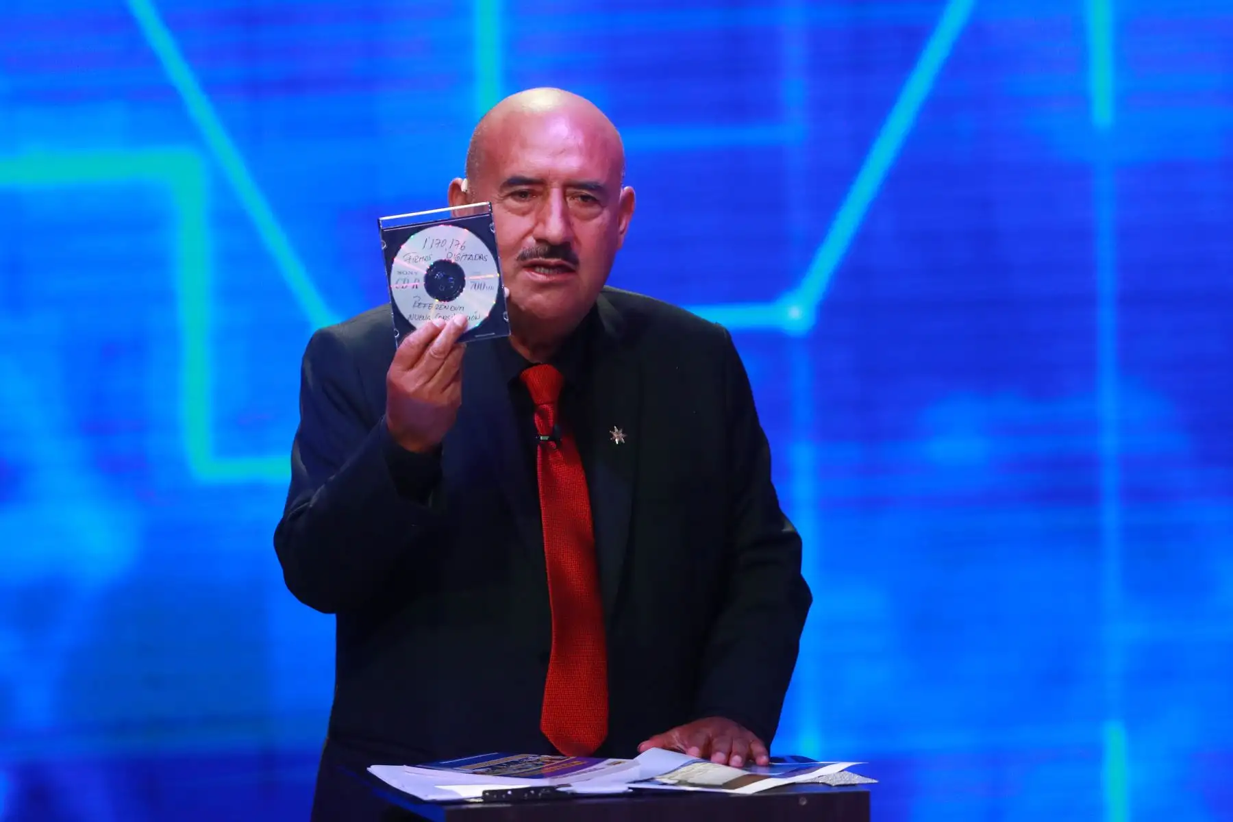 Andrés Alcantara,  de Democracia Directa,  participa en la segunda fecha del debate de candidatos presidenciales organizado por el Jurado Nacional de Elecciones (JNE), previo a los comicios generales del 11 de abril. 
Foto: ANDINA/Carla Patiño Ramírez