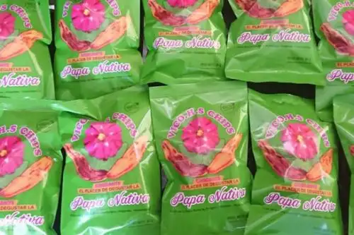El productor agrario Víctor Huamaní, de Pongos Grande (Huancavelica), emprendió con el negocio de chips de papas nativas con la marca Vico Chips. Foto: ANDINA/Difusión