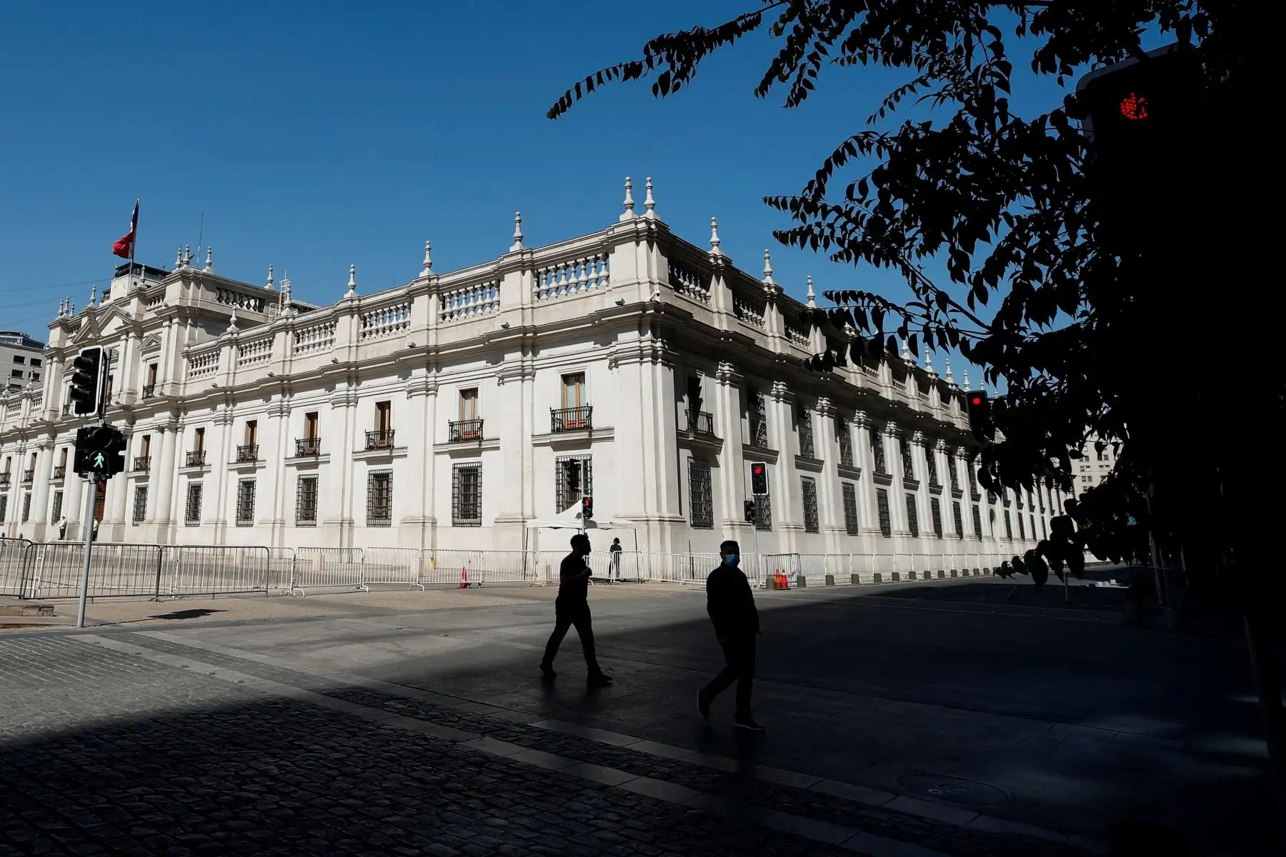 Aplazamiento de elecciones constituyentes en Chile avanza en el Congreso . EFE