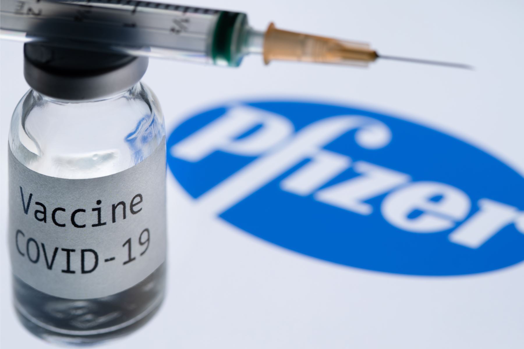 Pfizer y BioNTech se unen a otros laboratorios que también están tratando de desarrollar una vacuna combinada. Foto: AFP