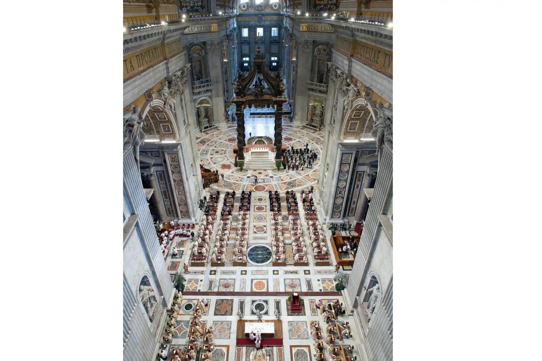 El Papa Francisco celebra la Misa Crismal dentro de la Basílica de San Pedro, donde también bendecirá una cantidad simbólica de aceite que se utilizará para administrar los sacramentos del año en el Vaticano. Foto: AFP