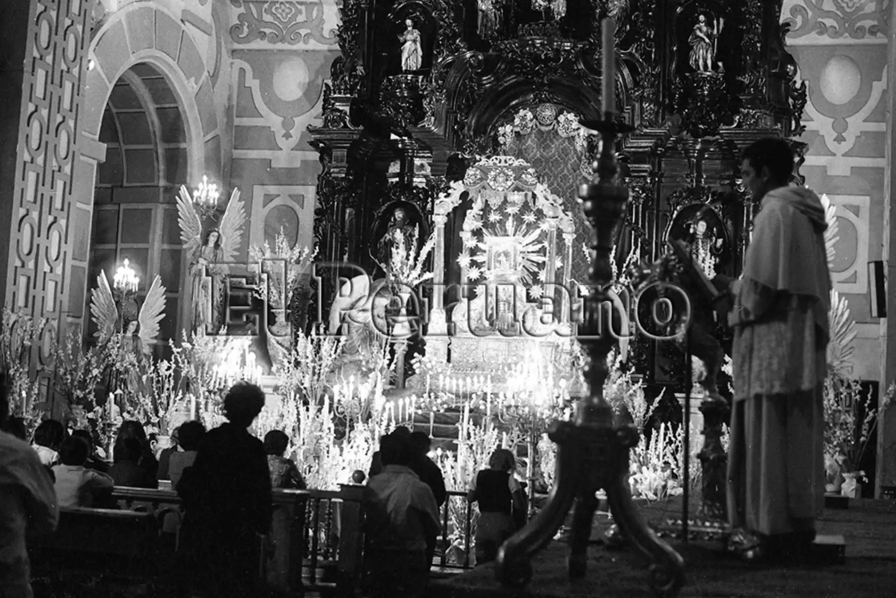 Lima 28/03/1975. Visita a las iglesias en Viernes Santo. Foto: Archivo Histórico EL PERUANO