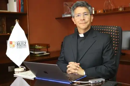 Sacerdote jesuita Rafael Fernández Hart, filósofo, teólogo y rector de la Universidad Antonio Ruiz de Montoya (UARM).