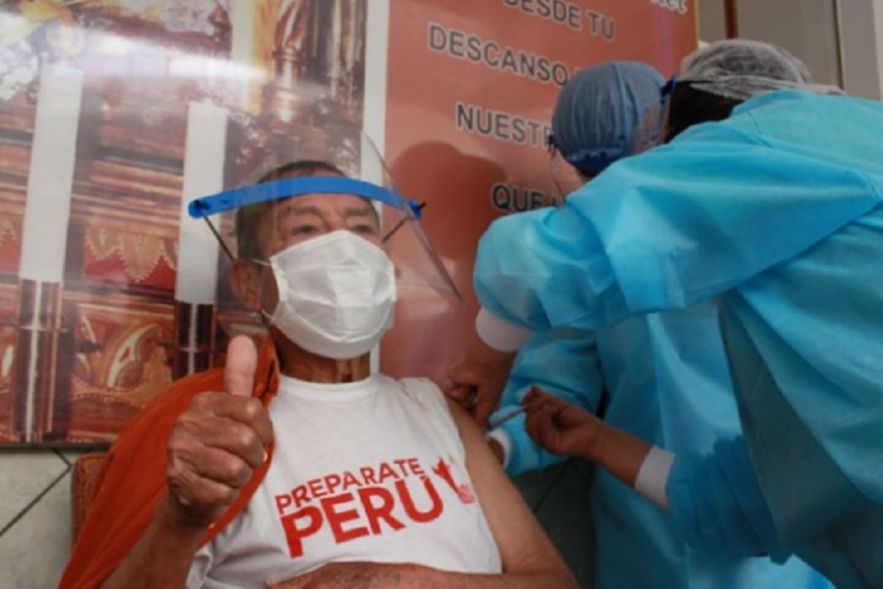 Adultos mayores de 10 provincias de Cusco serán vacunados mañana y el jueves 6 de mayo, anunció la Geresa Cusco. ANDINA/Difusión