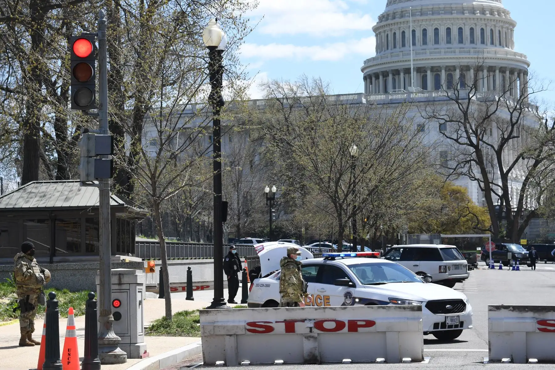 El Capitolio de los Estados Unidos fue bloqueado después de que, según informes, una persona embistió con un vehículo a dos agentes de policía de Capitol Hill. Se detuvo a un sospechoso. Foto: AFP