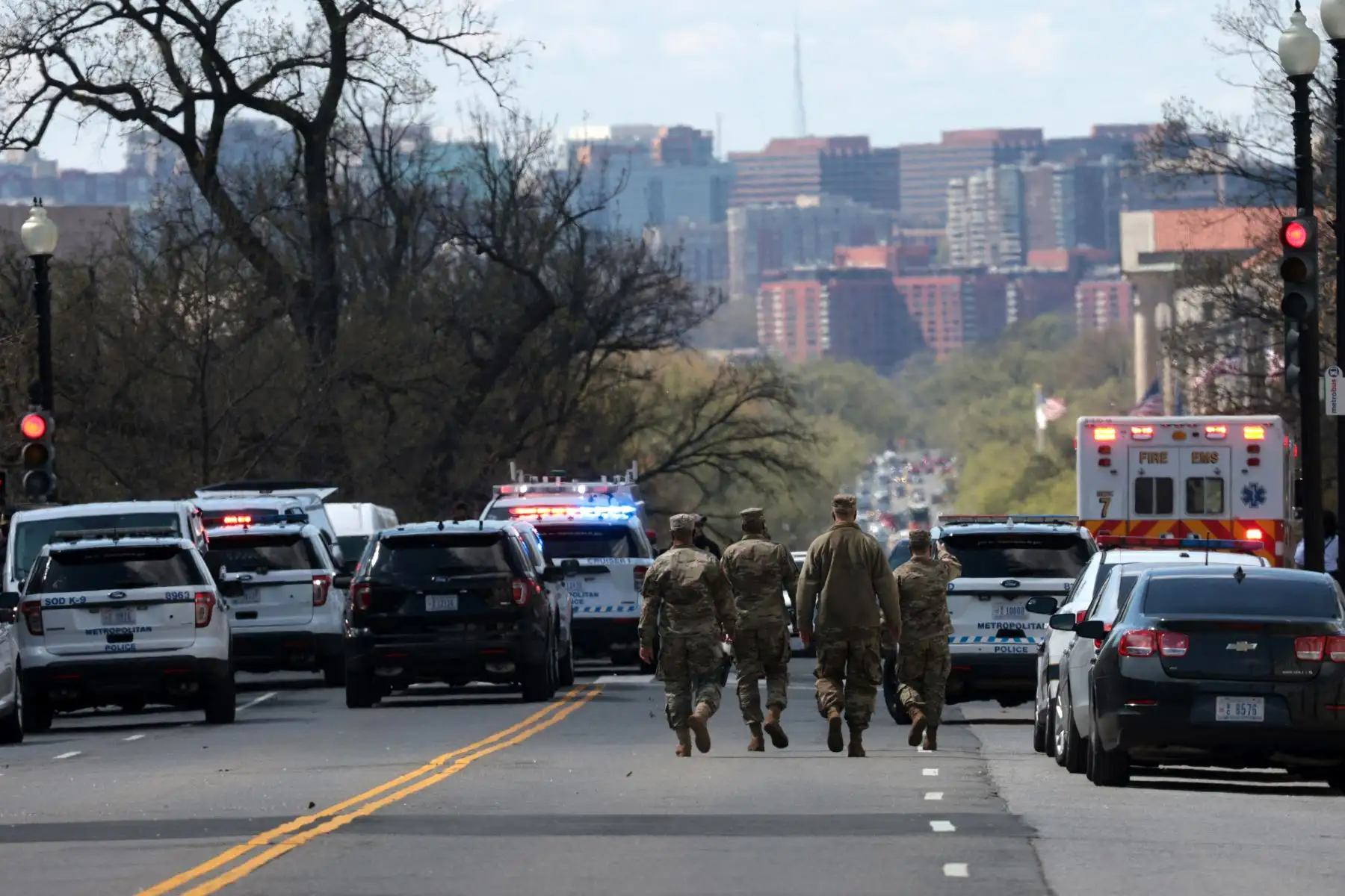 El Capitolio de los Estados Unidos fue bloqueado después de que, según informes, una persona embistió con un vehículo a dos agentes de policía de Capitol Hill. Se detuvo a un sospechoso. Foto: AFP