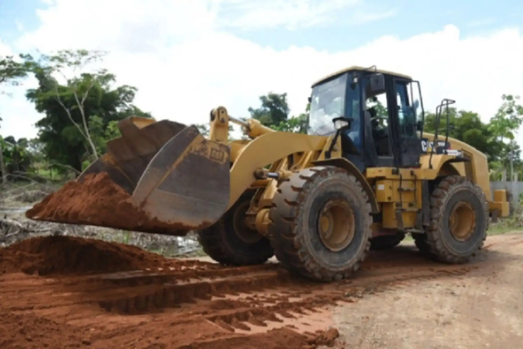 El gobierno regional de Madre de Dios inició los trabajos de remoción de escombros, mantenimiento, limpieza de vías y sistema de alcantarillado, en las extensas zonas que fueron afectadas por las inundaciones ocurridas el pasado mes de febrero, debido a las intensas lluvias.