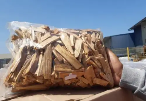 El Servicio Nacional Forestal y de Fauna Silvestre  del Ministerio de Desarrollo Agrario y Riego, con el apoyo del Gobierno Regional del Ucayali, intervino 9,220 kilos de la especie forestal palo santo de procedencia ilegal, los cuales iban a ser exportados a Canadá, Estados Unidos y Turquía. Foto: Serfor.