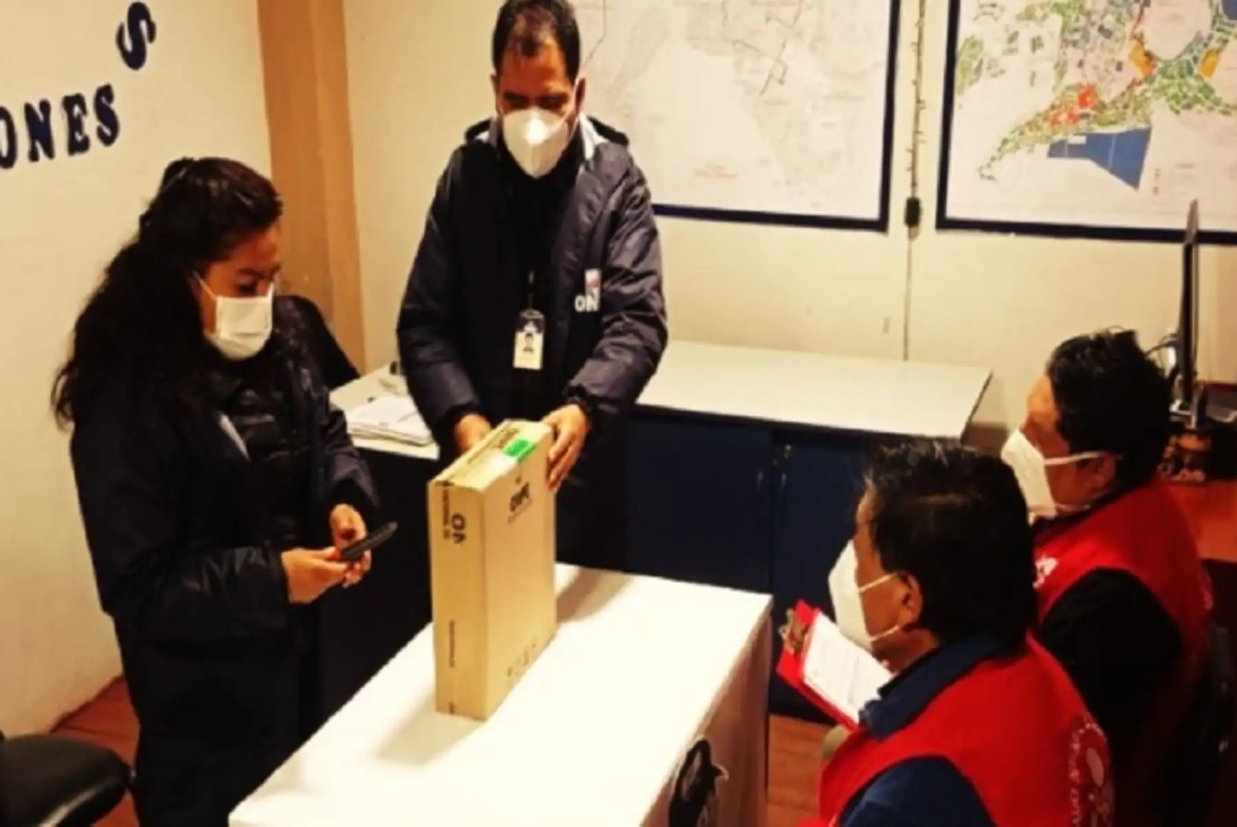 El material electoral que será utilizado en las elecciones generales del próximo 11 de abril llegó a la región Pasco y rápidamente fue verificado por personal de la Oficina Descentralizada de Procesos Electorales (ODPE) y del Jurado Electoral Especial (JEE) de la referida región.