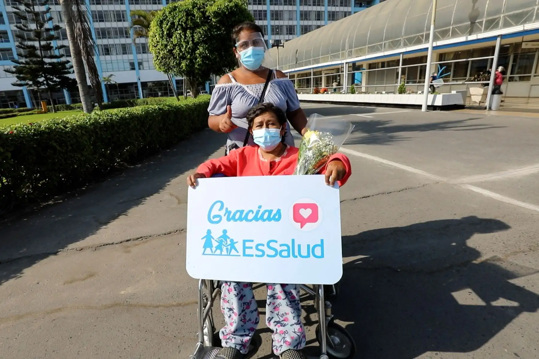 Pacientes de EsSalud que superaron el covid-19 son dados de alta en Semana Santa. El hospital Rebagliati dio de alta a más de 2 mil pacientes covid-19.
Foto: EsSalud