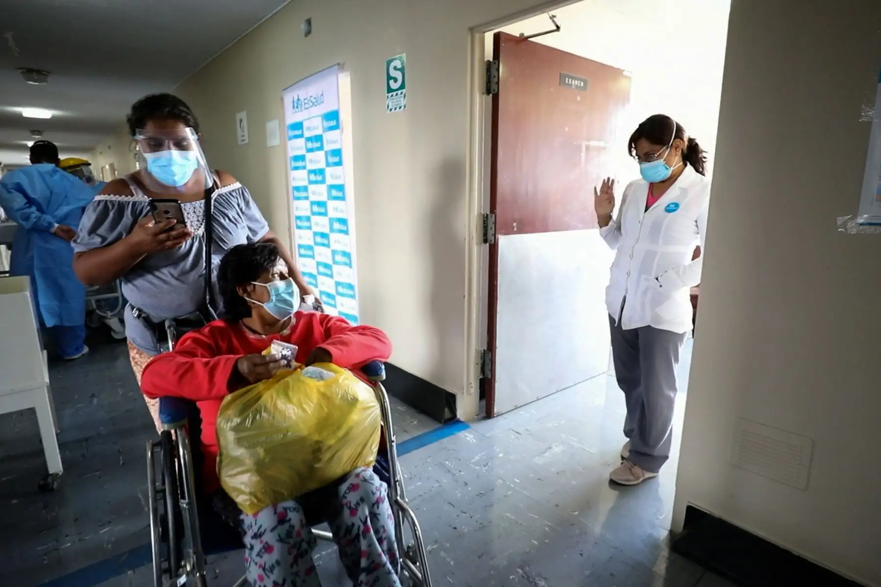 Pacientes de EsSalud que superaron el covid-19 son dados de alta en Semana Santa. El hospital Rebagliati dio de alta a más de 2 mil pacientes covid-19.
Foto: EsSalud