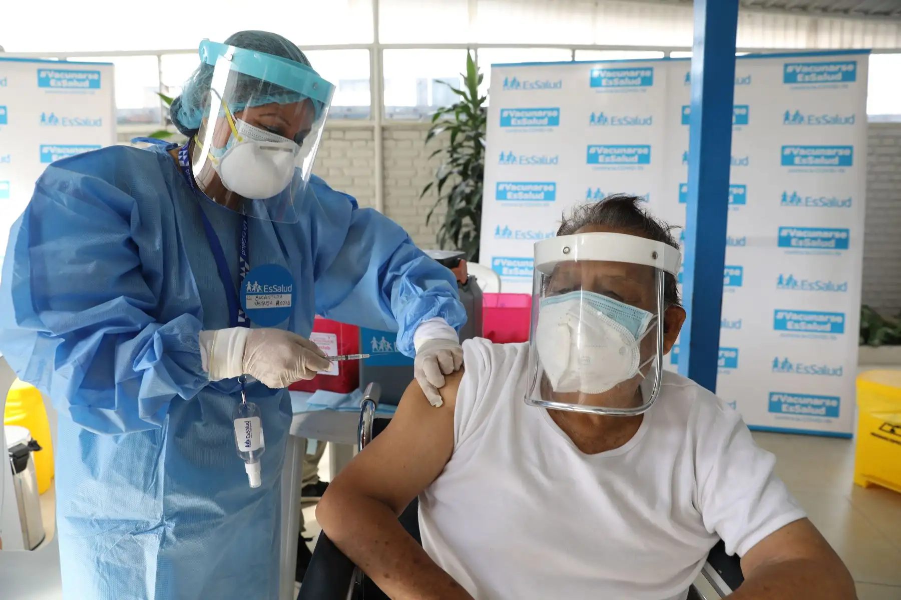 EsSalud  promueve  Jornada de Vacunación de segunda dosis para adultos mayores en el polideportivo de San Borja y en Plaza Norte.
Foto: EsSalud