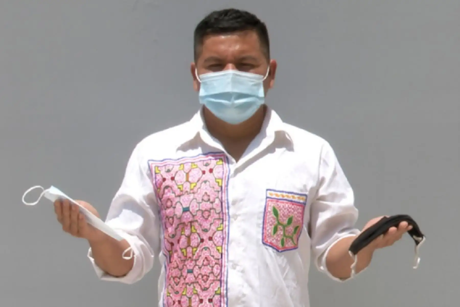 El Ministerio de Cultura viene difundiendo nuevos vídeos elaborados y traducidos en ocho lenguas indígenas y variantes sobre el uso adecuado de la mascarilla con la finalidad de reforzar la prevención del contagio del coronavirus y seguir garantizando el derecho de los pueblos indígenas u originarios, a ser informados en sus lenguas maternas, respetando sus valores, sus usos y costumbres. Foto: Ministerio de Cultura