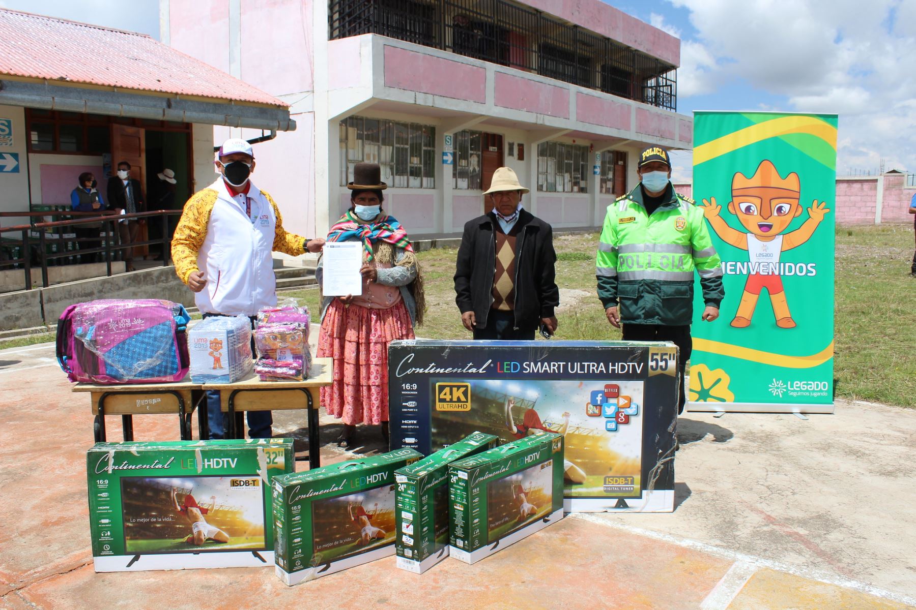 El material donado ha sido distribuido a los centros educativos de nivel primaria y secundaria de los distritos de pobreza extrema de Kelluyo, Huacullani, Pisacoma, Juli, Desaguadero e Ilave.