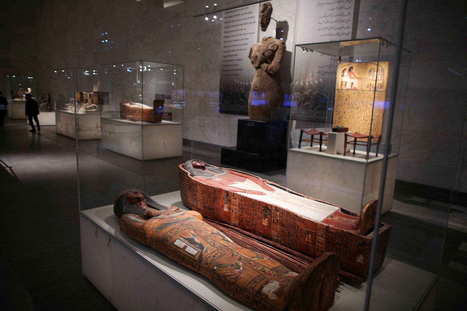 El ataúd del artesano Sennedjem se exhibe en el nuevo Museo Nacional de la Civilización Egipcia (NMEC) de Egipto, en el distrito de Fustat del Viejo Cairo, durante su reapertura oficial después de la ceremonia del Desfile Dorado de los faraones.
Foto: AFP