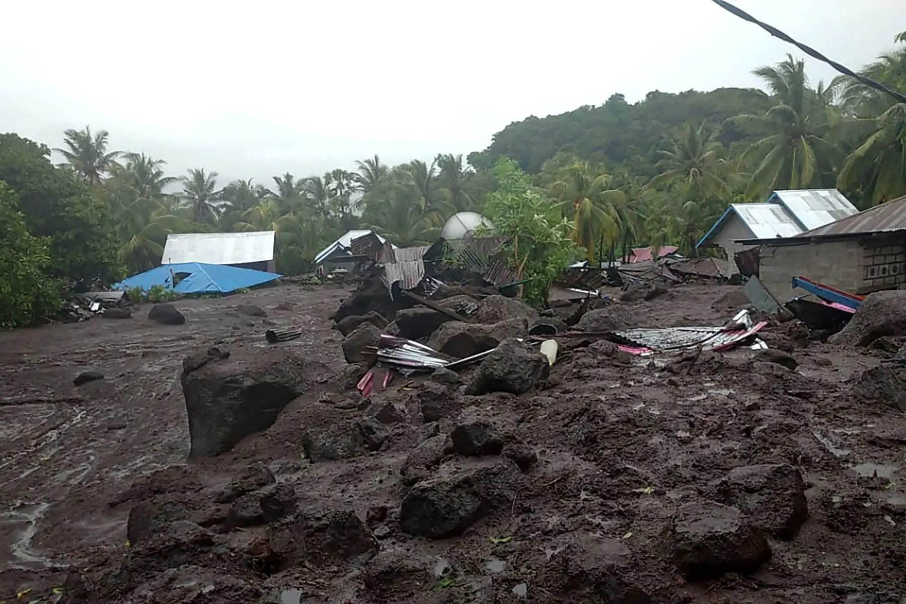 Inundaciones y deslizamientos de tierra azotaron Indonesia y Timor Oriental. Foto: AFP