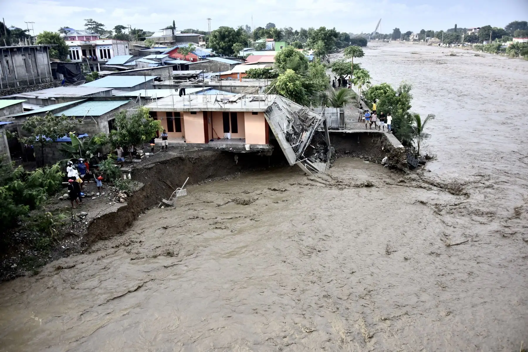 Inundaciones y deslizamientos de tierra azotaron Indonesia y Timor Oriental. Foto: AFP