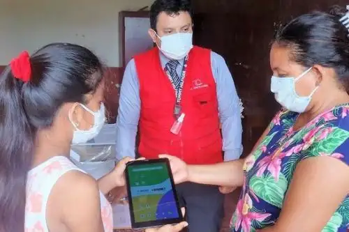 Equipos de auditores de la Contraloría se despliegan para verificar la recepción, almacenamiento y distribución de las tabletas y sus complementos. Foto: ANDINA/Difusión