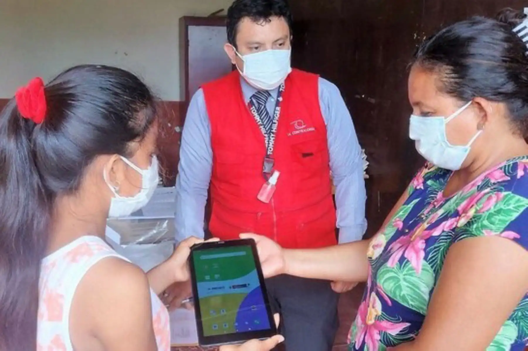 Equipos de auditores de la Contraloría se despliegan para verificar la recepción, almacenamiento y distribución de las tabletas y sus complementos. Foto: ANDINA/Difusión