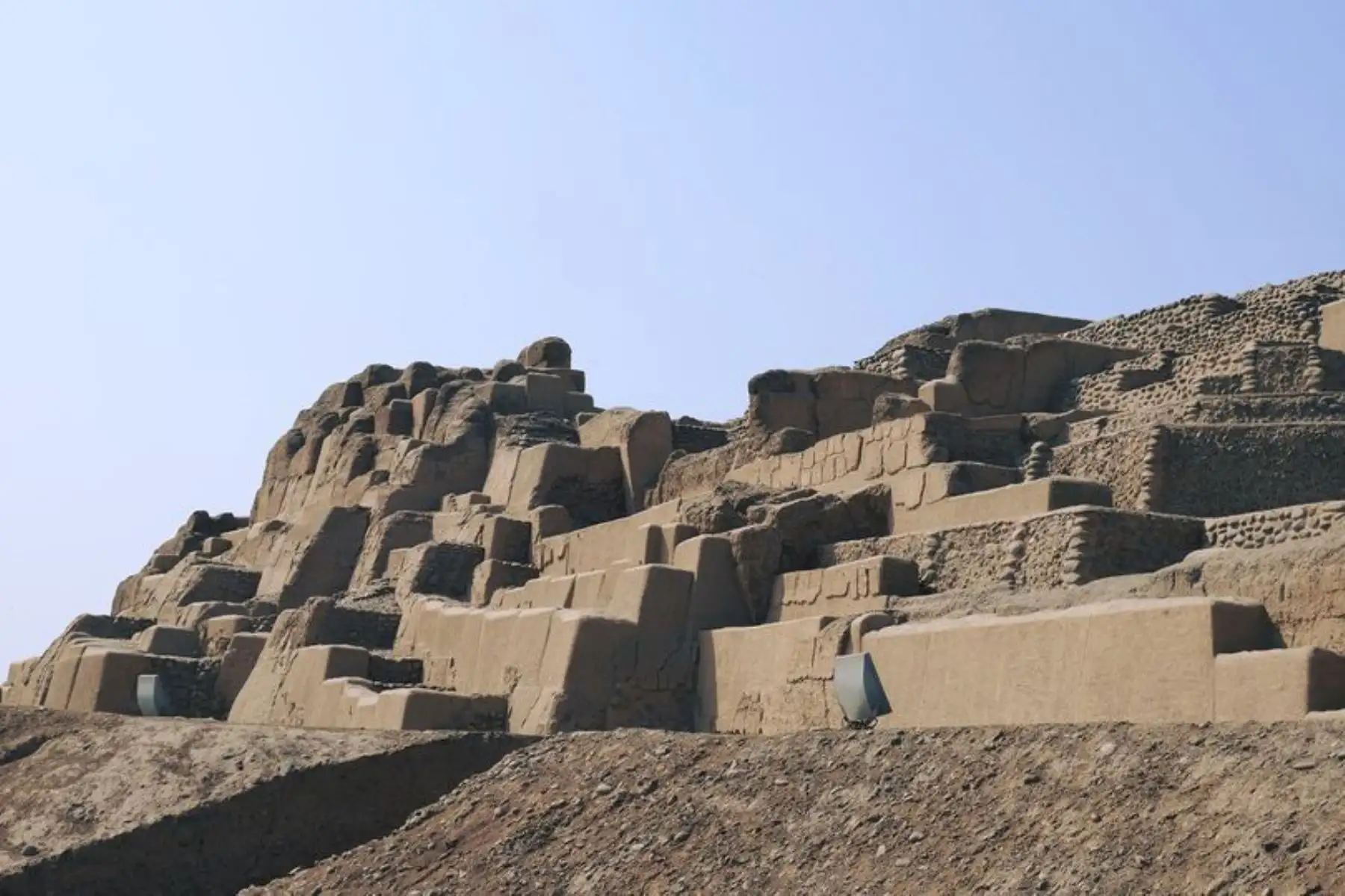 Debido a su extensión y el impresionante tamaño, Mateo Salado es uno de los complejos arqueológicos más importantes de la capital. Se ubica en el límite de tres distritos: Cercado, Pueblo Libre y Breña. 
Foto: Complejo Arqueológico Mateo Salado