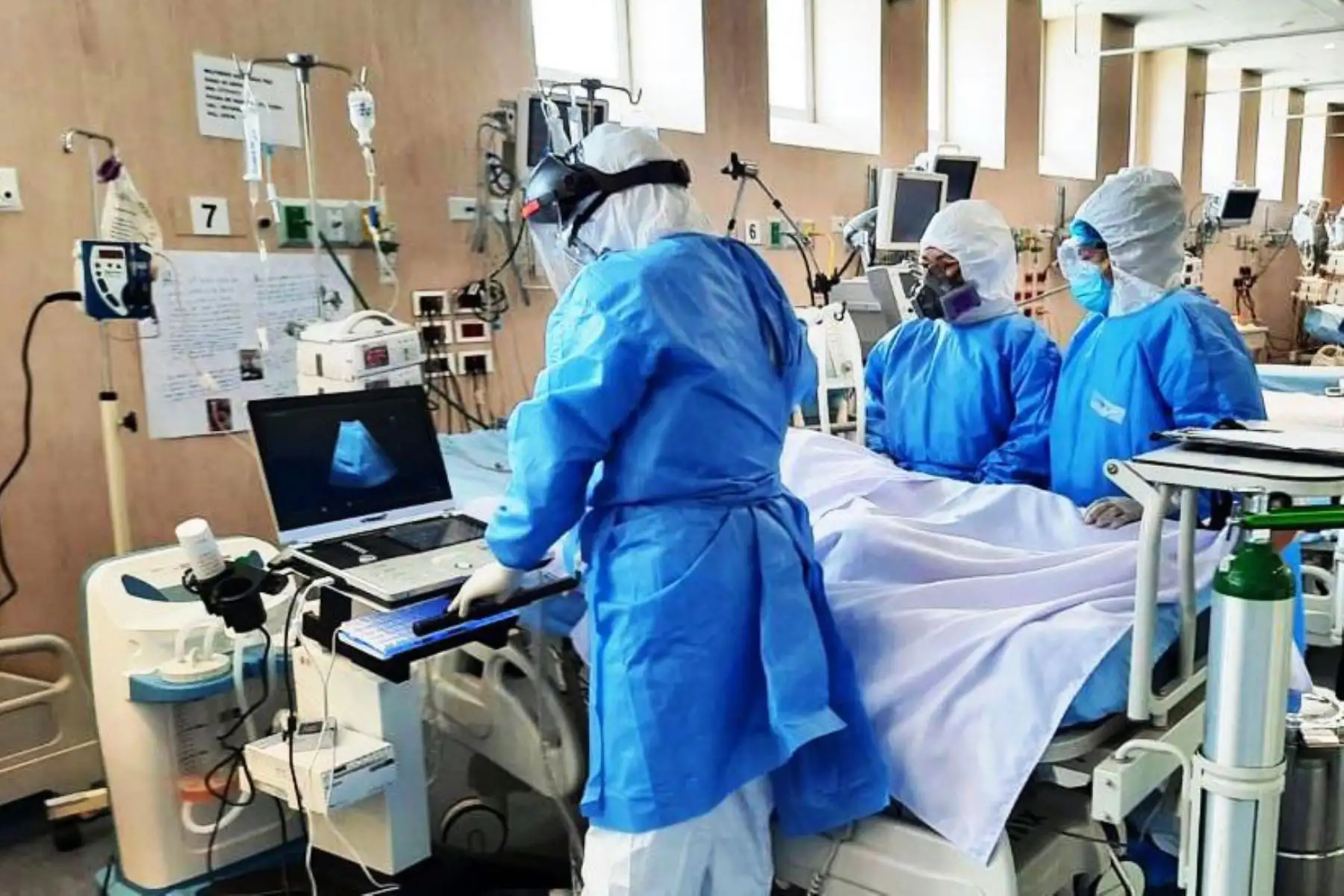 La variante brasileña de la covid-19 está presente en al menos 10 regiones del país y el INS recomienda reforzar las medidas de prevención. ANDINA/Difusión
