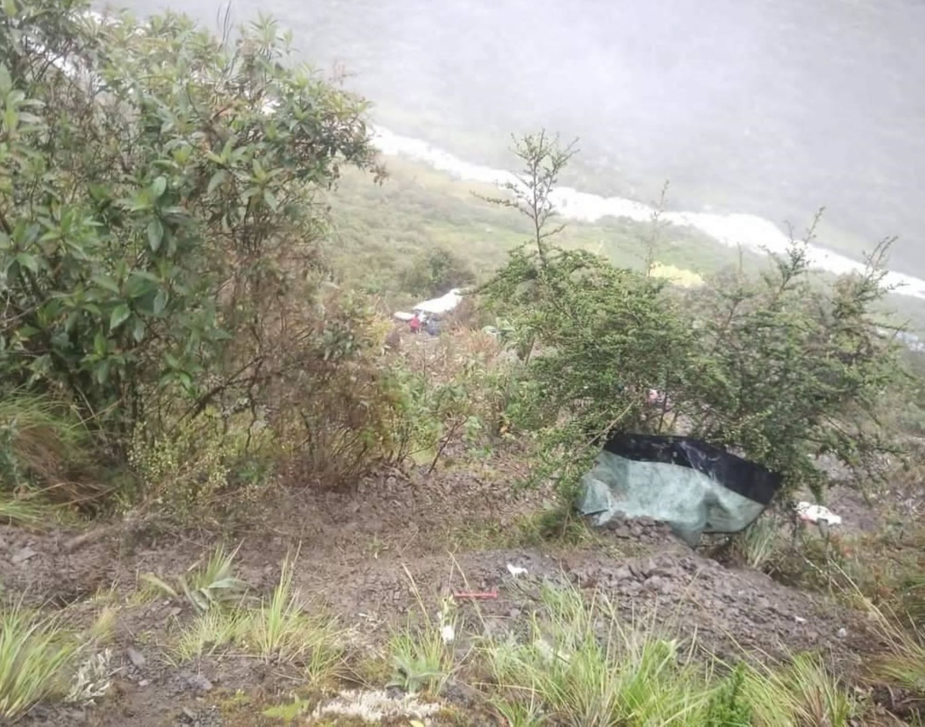 Miniván cae a un abismo de 200 metros en la provincia de Sandia, en Puno, y deja ocho personas muertas y otras siete resultaron heridas de gravedad. ANDINA/Difusión
