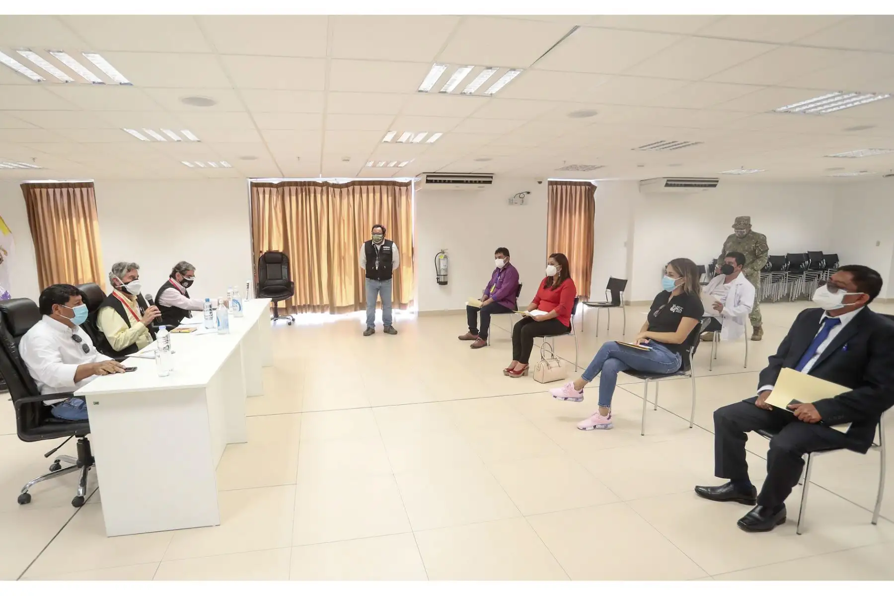 El presidente Francisco Sagasti, junto con el titular del Minsa, Óscar Ugarte, lidera la entrega de camas UCI y equipamiento médico para los hospitales de esta región del país. Foto: ANDINA/Prensa Presencia
